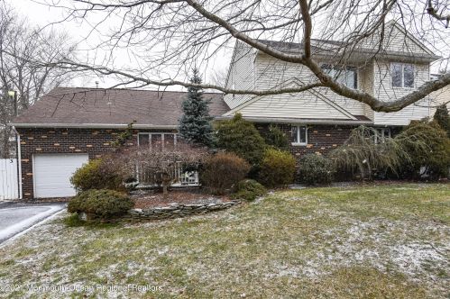 3 Crescent Rd, Holmdel Village, NJ 07733-1416