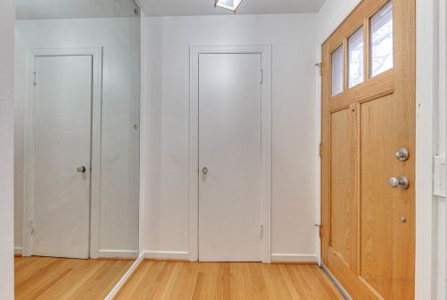 2940 Rascher Ave, Chicago, IL 60625-3914