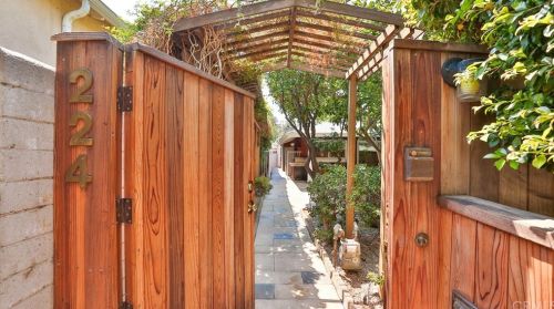 224 Western Ave, Glendale CA  91201-2830 exterior