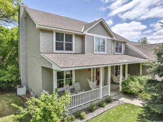 3610 Bailey Ridge Cir, Saint Paul, MN 55125-8467