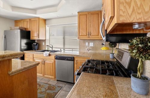 1894 Timber Trl, Vista CA 92081-7326 exterior