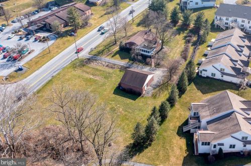 564 Lampeter Rd, Lancaster PA  17602-4010 exterior