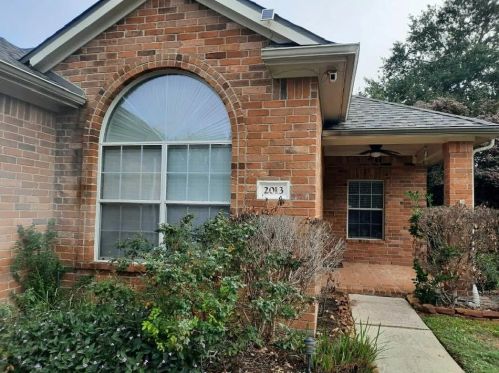 2013 Lulach Ln, Conroe TX  77301-7304 exterior