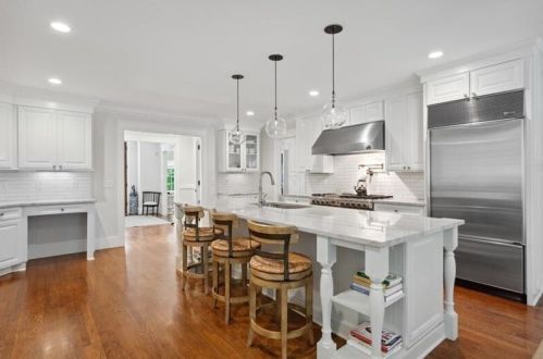 554 Mnr Rdg Dr, Atlanta GA  30305-3512 exterior