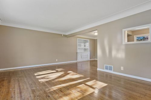 1086 Highview Dr, Saint Paul MN  55112-2418 exterior