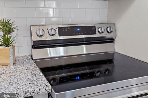 8335 Collins Ave, Camden NJ  08109-3568 exterior