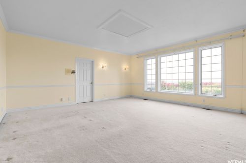 2515 Willow Hl Dr, Sandy UT 84093-1894 exterior