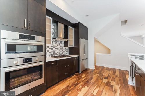 154 Front St, Philadelphia PA  19106-0020 exterior