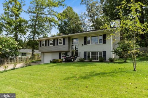 8103 Smithfield Ave, Springfield, VA 22152-3052