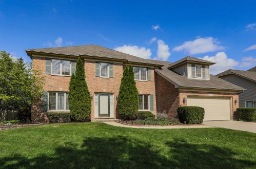 2772 Freeland Cir, Naperville IL  60564-5827 exterior