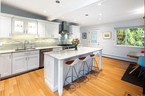 12 Splitrock Rd, Norwalk CT  06854-4713 exterior