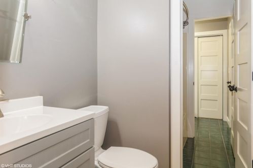 852 Edgewood Gln Dr, Valpo IN exterior