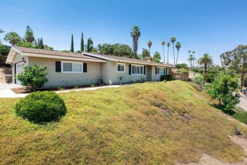 1621 Montgomery Dr, Vista CA  92084-7627 exterior