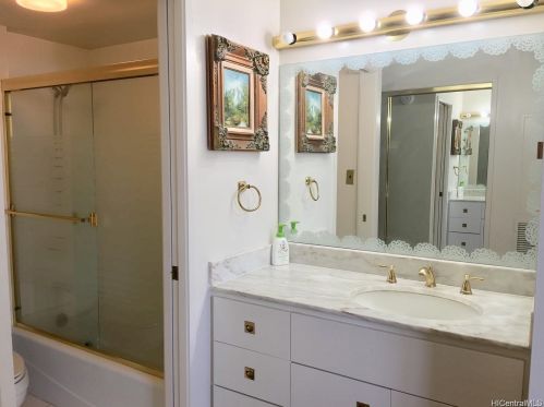 1910 Ala Moana Blvd, Honolulu HI  96815-1814 exterior