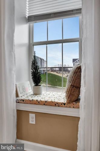 77 Overlook Dr, Hanover PA 17331-9136 exterior