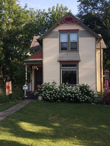374 Division St, Manteno, IL 60950-1010