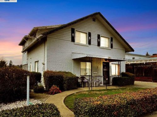 19043 Almond Rd, Hayward, CA 94546-3029