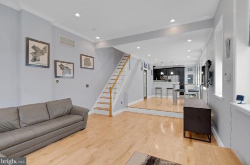 1812 Dickinson St, Philadelphia, PA 19146-4622