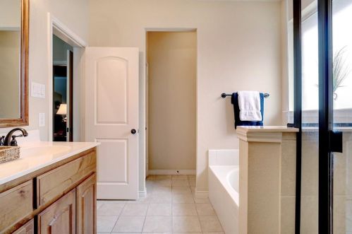 6321 Lake Side Dr, Fort Worth TX 76179 exterior