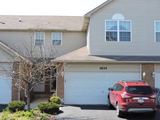 1614 Windward Ave, Naperville, IL 60563-1896