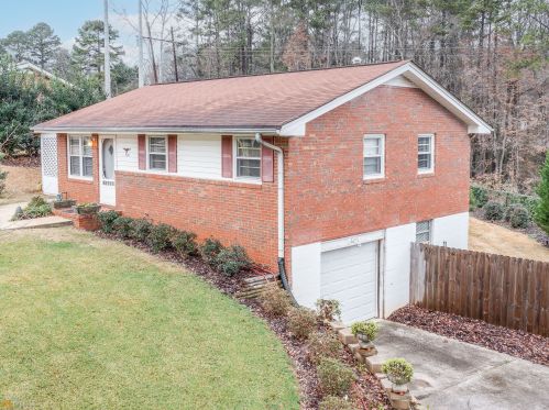 900 Needle Dr, Forest Park, GA 30297-3143