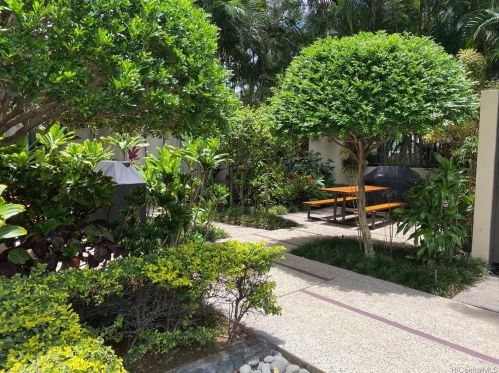 60 Beretania St, Honolulu HI 96817-4752 exterior