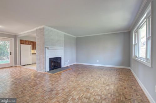 7618 Boulder St, Springfield, VA 22151-2802