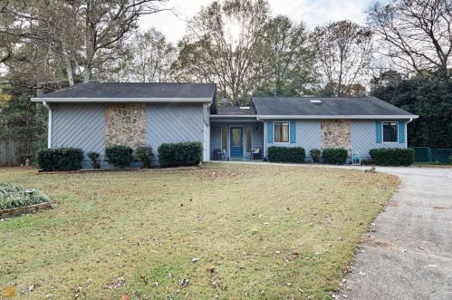 4014 Maxanne Dr, Kennesaw, GA 30144-2146