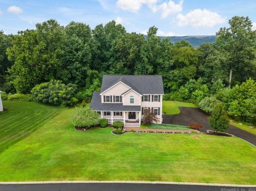 33 Fox Hunt Rd, Huntington, CT 06484-1662