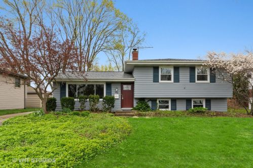 330 Elmwood Dr, Naperville, IL 60540-7207