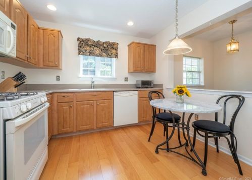 110 Foxboro Dr, Norwalk, CT 06851-1147
