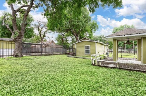 1415 Shady Grv Rd, Irving TX  75060-6430 exterior