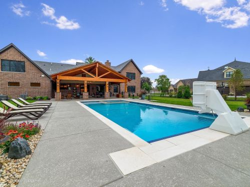 740 67th Pl, Willowbrook IL  60527-5307 exterior