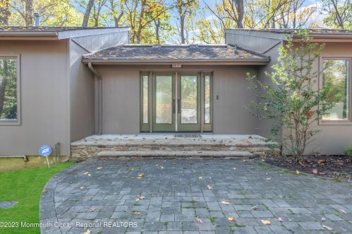 132 Borden Rd, Middletown, NJ 07748-3066