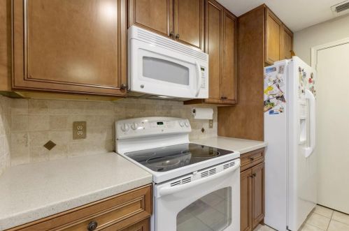 2046 Lakeside Dr, Taylor Lake Village TX  77586-3398 exterior