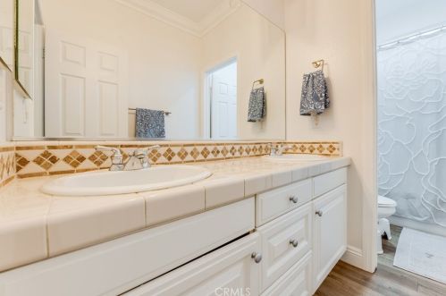 18458 Lakepointe Dr, Riverside CA  92503-0252 exterior