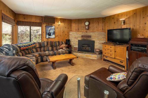 14562 Donner Ave, Truckee CA  96161-3635 exterior