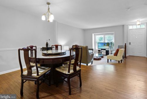 8459 Canyon Oak Dr, Springfield, VA 22153-3578