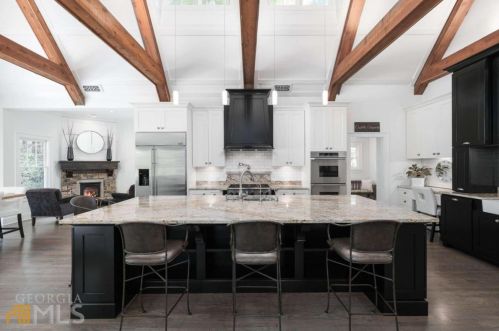 4711 Dudley Ln, Atlanta GA  30327-3330 exterior
