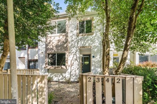 2342 Millennium Ln, Herndon, VA 20191-2956