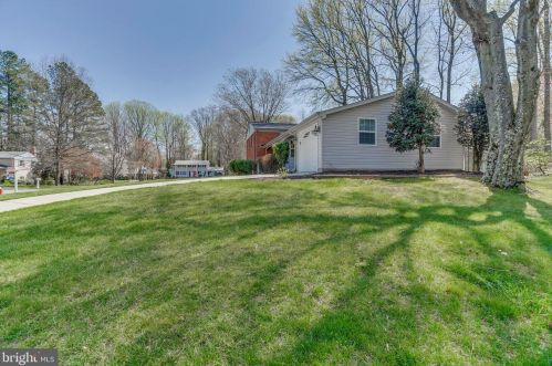 9001 Teddy Rae Ct, Springfield VA 22152-2644 exterior