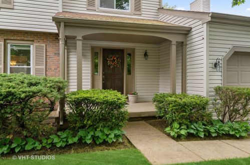 1538 Deer Run Rd, Gurnee, IL 60031-1967