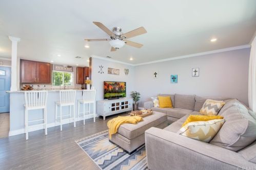 3702 Kingsway Ave, Anaheim CA  92804-4619 exterior