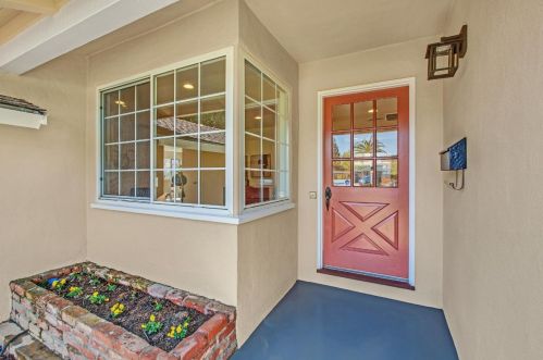 158 Holland Ct, Mountain View, CA 94040-3864