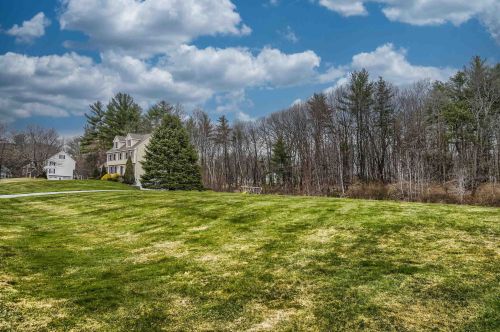 21 James Dr, Hampstead, NH 03841-2196