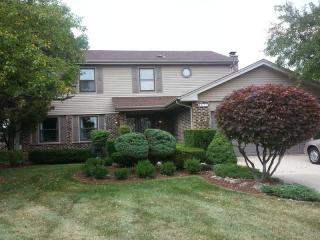 865 Eaton Ct, Schaumburg, IL 60193-4106