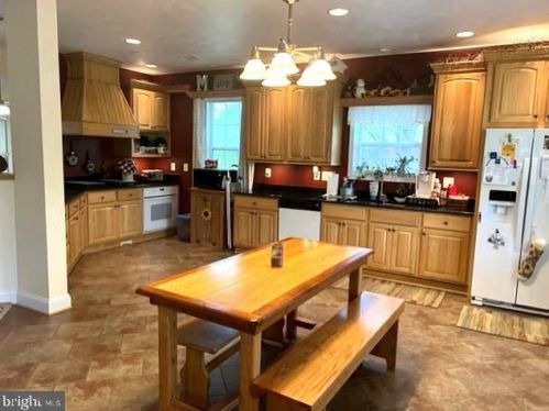 144 Foggy Bottom Ln, Berkeley Springs WV  25411-5200 exterior