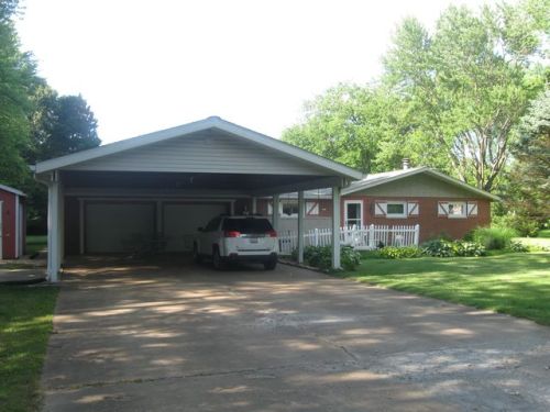 205 Henderson St, Troy, IL 62294-1003