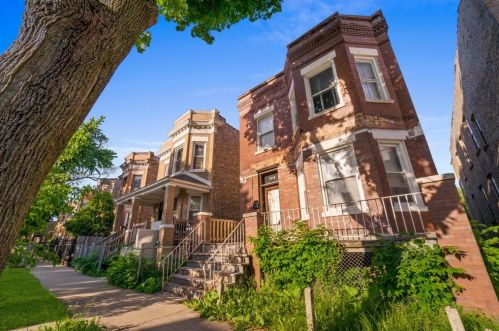 1019 Ridgeway Ave, Chicago, IL 60651-3840