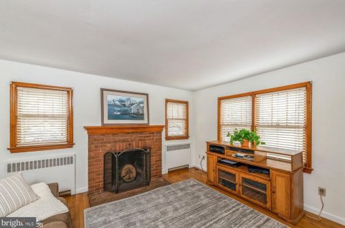 8303 Hooes Rd, Springfield, VA 22152-3536